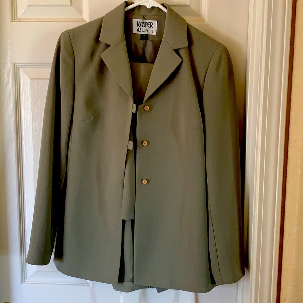 Kasper summer suit. Never worn. Adjustable waist.
